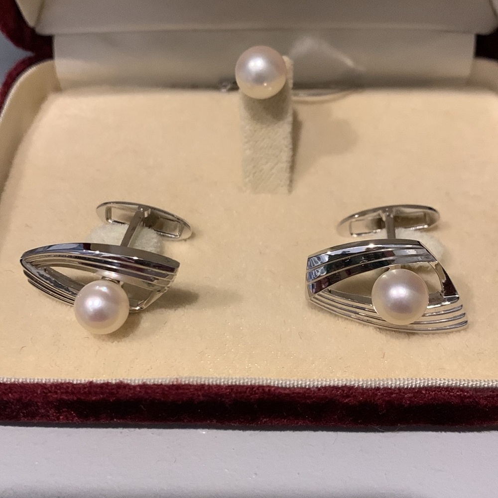 Mikimoto Silver and pearl tie tack and cuff links - Picture 5 of 5